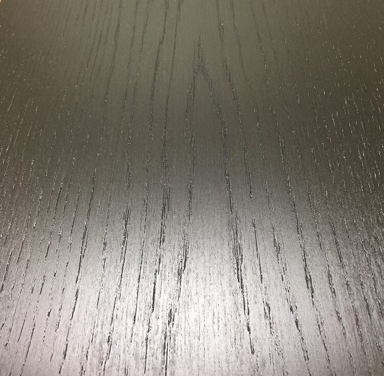 Acabado UV color sólido negro