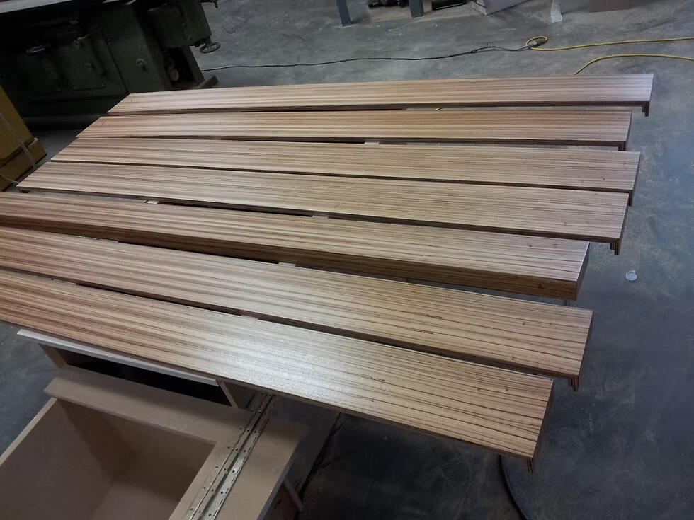 Paneles de pared doblados en inglete